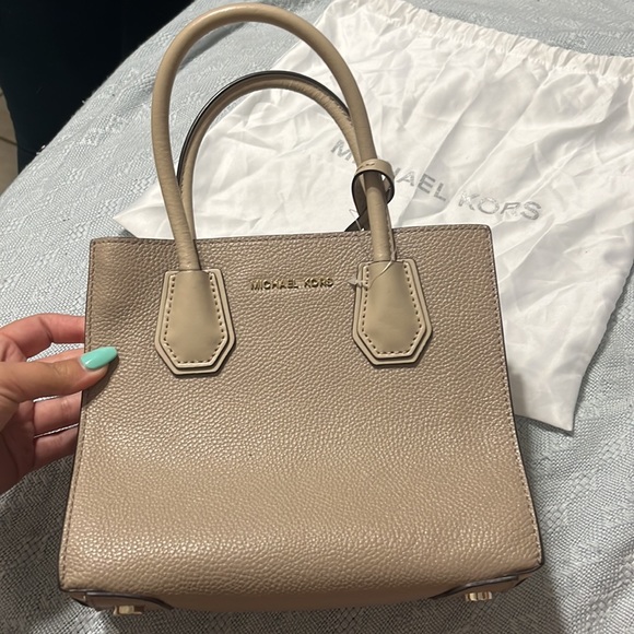 MICHAEL KORS PURSE 👜 - Picture 2 of 5